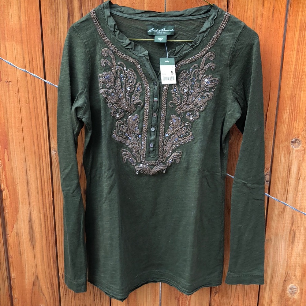 NWT Eddie Bauer Green Embellished Henley Shirt. Half Button-Down. Small